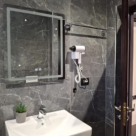 Mont Blanc מלון Peshkopi